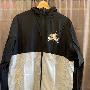 Air Jordan Zip Up Wind Breaker Size Large